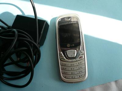 Tlačítkový mobilní telefon LG