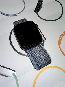 Apple Watch SE 2. 44mm Bouřkově Modrý Řemínek. Záruka do 12/2024