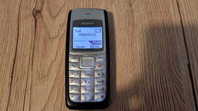 Nokia 1112, volný na všechny operátory, v češtině.