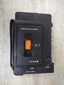 Přenosný kazetový magnetofon Sanyo Trc-1200