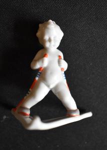 stará porcelánová figurka Chlapec-lyžař