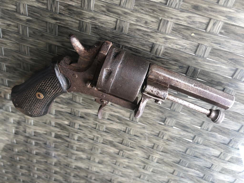 Mali historicky revolver 8mm rok 1880 - Zberateľské zbrane