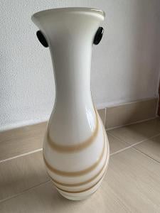 Váza retro hutní mléčné sklo s knoflíky