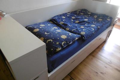 Postel (jednolůžko) s roštem a matrací