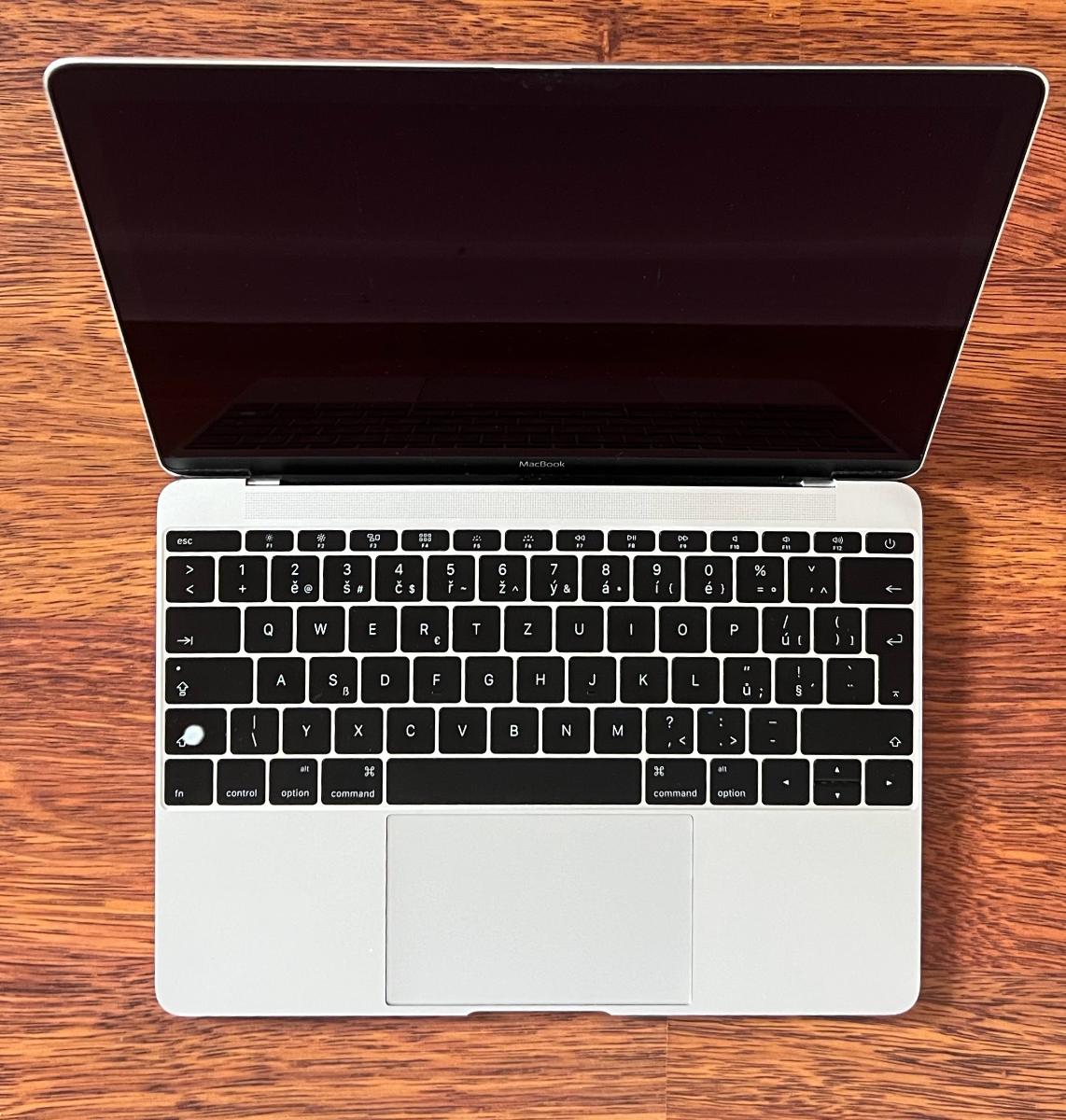MacBook 12 palcov - Počítače a hry