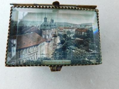 Šperkovnice s pozdravem z  Plzňě víko z masivního broušeného skla osta
