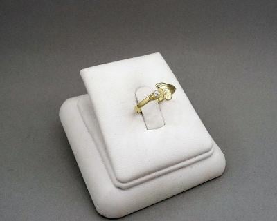 Zlatý prsten s kamínkem