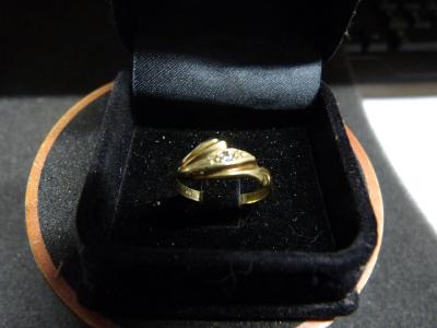 krásný zlatý prsten s kamínkem/V-90/