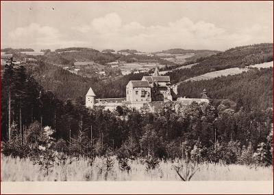 Pernštejn * pohled na hrad, krajina * Brno venkov * V082