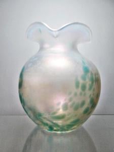 Větší irizovaná váza Loetz Klášterský Mlýn r. 1900 - 1910