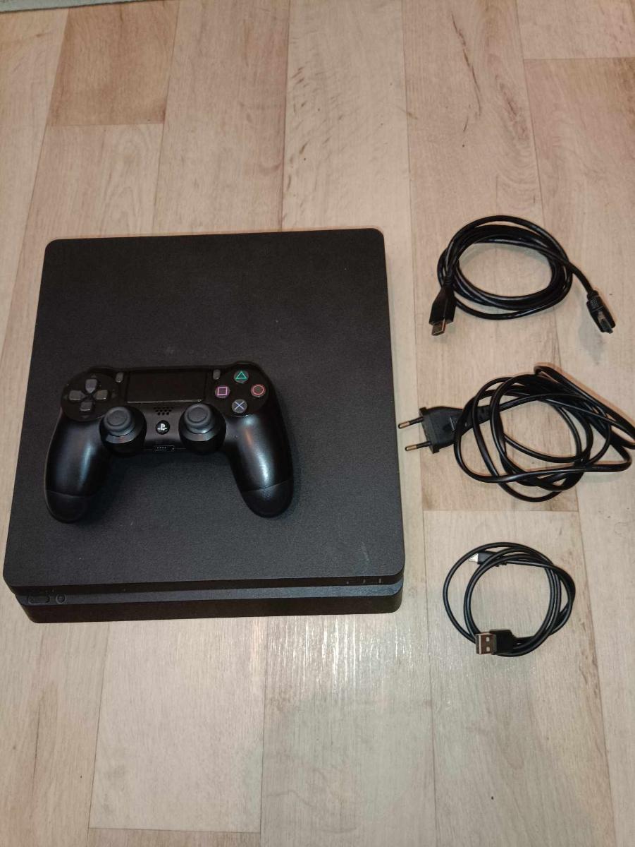 Konzola PlayStation 4 s ovládačom a kabelážou, PS4 Slim 500 GB - Počítače a hry