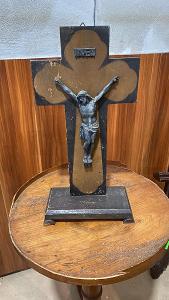 St. Dřevěný kříž s cínovým Ježíšem č. 5877