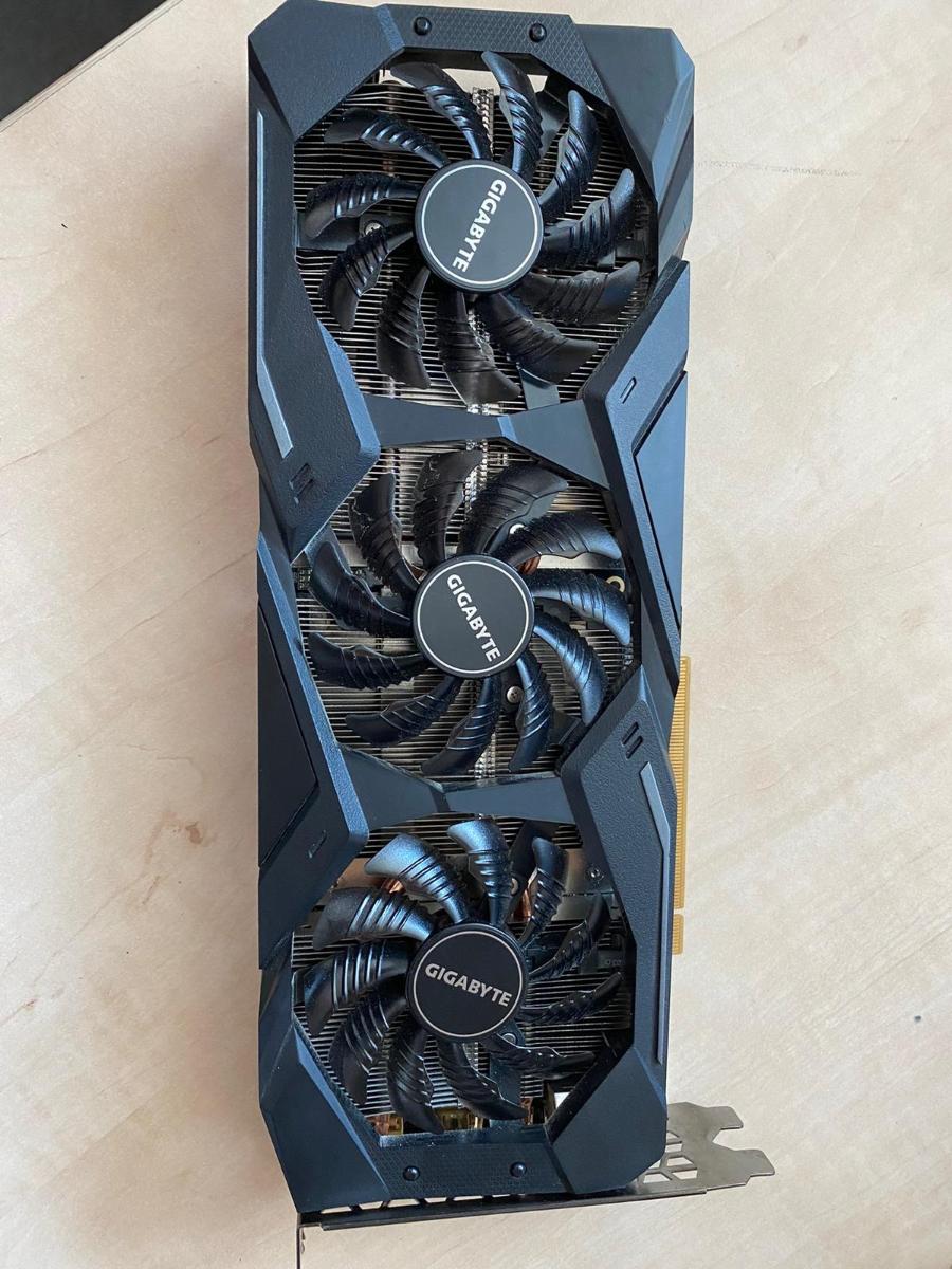 GIGABYTE GeForce RTX 2070 WINDFORCE 8G - artefakty | Aukro