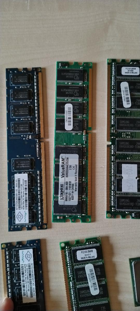 8 kusov ramiek a procesory (napríklad na vyťaženie) - Komponenty pre PC