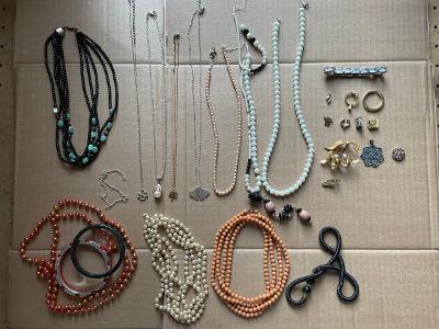 Staré náhrdelníky, řetízky - MIX různých 