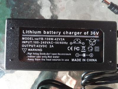 Nabíjací zdroj pre LiOn batérie 42 V 2 A