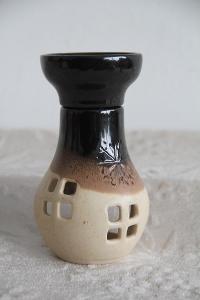 EX18. Keramická aroma lampa s vločkou, výška 14,5 cm průměr 7 cm