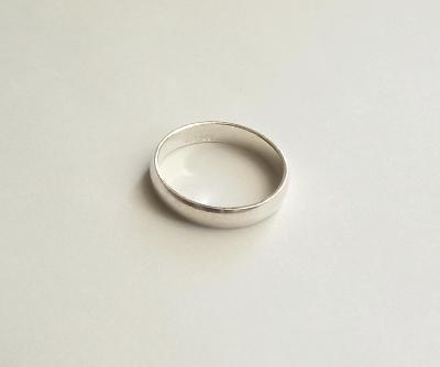 Hezký stříbrný prsten, obroučka, v. 55