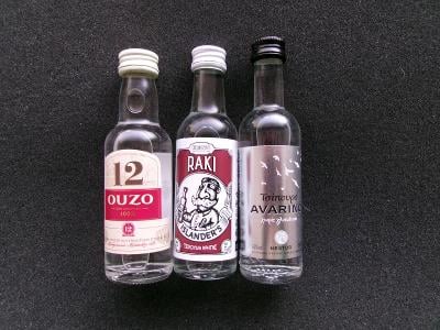 Alkohol miniatury likér sestava sada Řecko Ouzo , Avarino, Rakije 