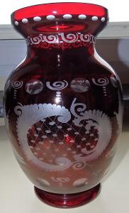 Skleněná váza Egermann rubínové sklo. 