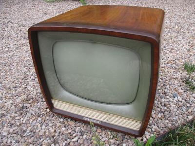 Nabízím starou televizi Tesla 4106 U. Zvuk jde