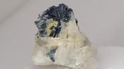 Modrý turmalín indigolit 9,7g - Afganistán