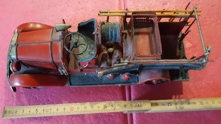 Starý kovový model - hasičské auto - Starožitnosti