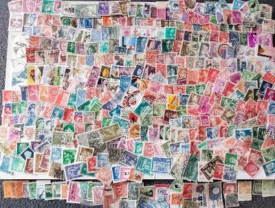 Každá jiná - poštovní známky světa 400ks 