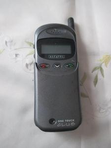 Nabízím starý mobilní telefon Alcatel 