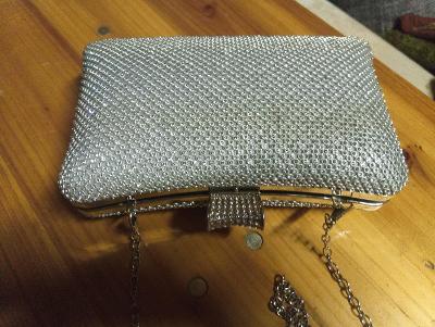 Dámská kabelka s kamínky - 20x13x6cm stříbrné barvy .