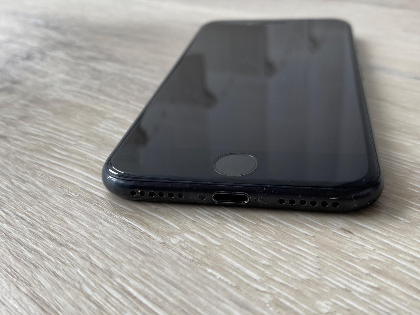 iPhone 7 32GB Černý - Mobily a chytrá elektronika