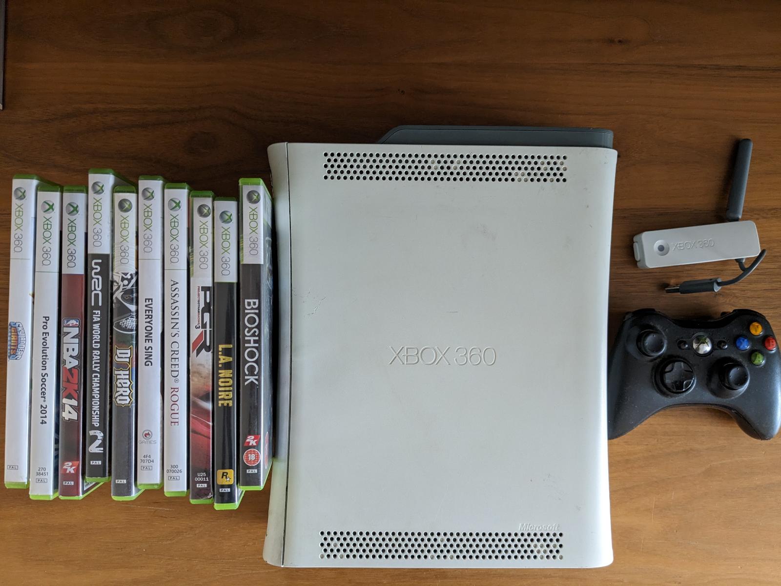 Xbox 360 60gb + wifi karta + hry + ovládač v super stave - Počítače a hry