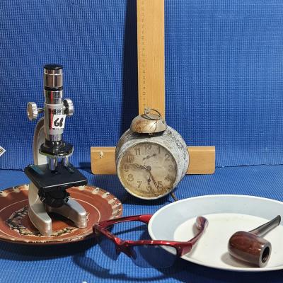 Mikroskop, budík, brýle a dýmka- Aukce č. JV 68