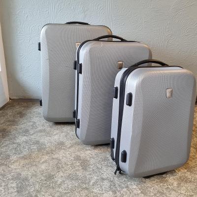 Sada třech cestovních kufrů