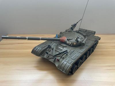 Ručne vyrábaný tank T-72