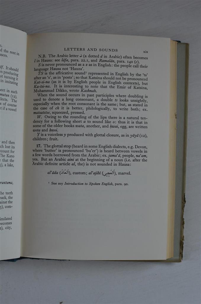 A practical Hausa grammar - Cizojazyčné knihy