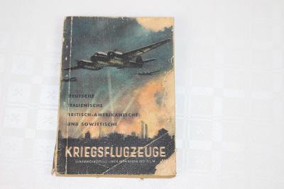 KRIEGSFLUGZEUGE - VÁLEČNÉ LETECTVO zajímavá stará německá kniha 1943