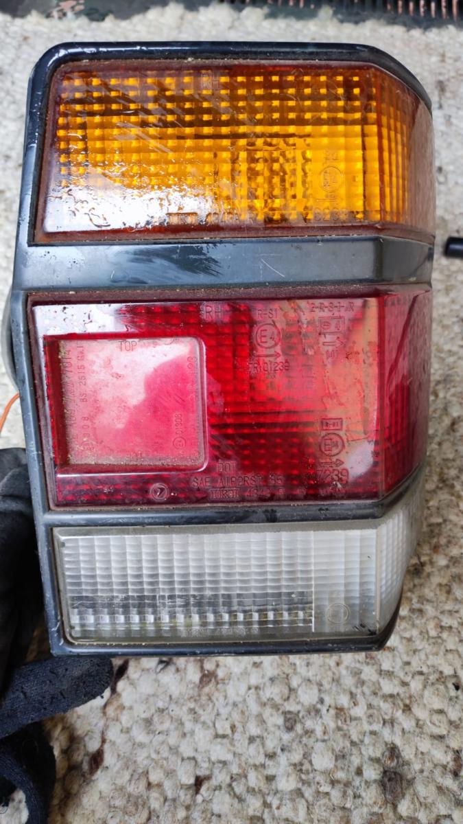 Díly (světla) ze SUBARU JUSTY (1985-86) - Auto-moto