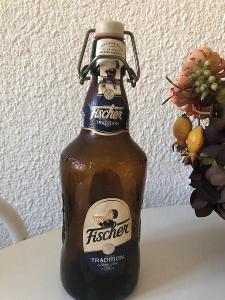 Stará pivná fľaša Fischer so zátkou