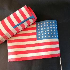 Papírové vlajky – USA, 49 ks z osvobození r.1945