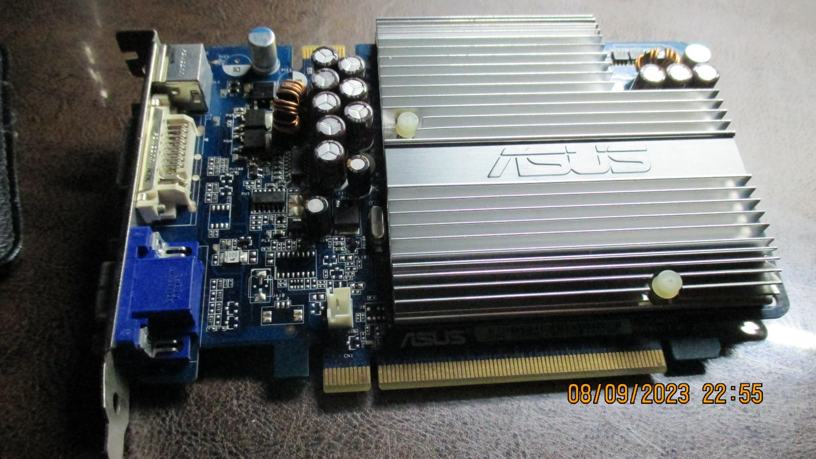 VGA_Asus-256 - Počítače a hry