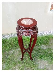 Luxusní starožitný masivní zdobený orientální stolek na květiny  