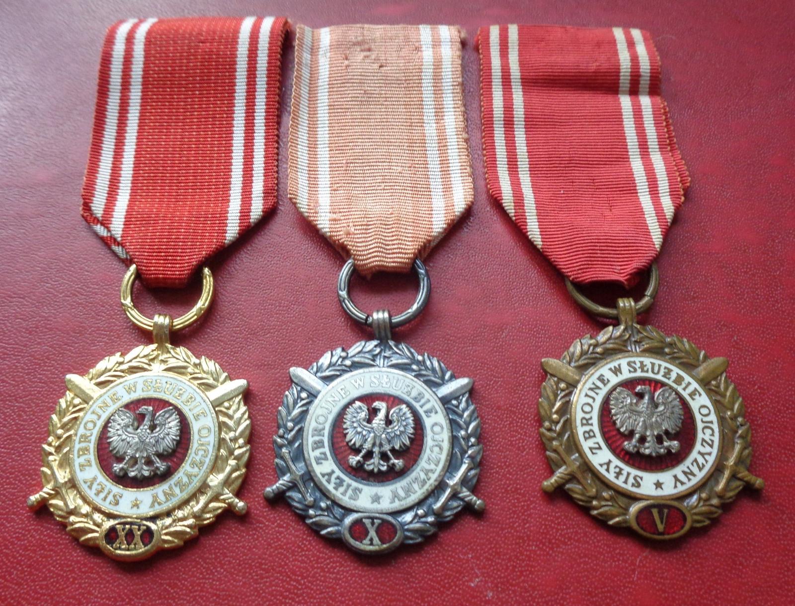 Poľsko. Sada 3 medailí za vojenskú službu poriadok medaily - Zberateľstvo