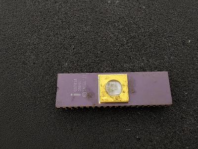 Integrovaný obvod Intel C8741A mikrokontrolér