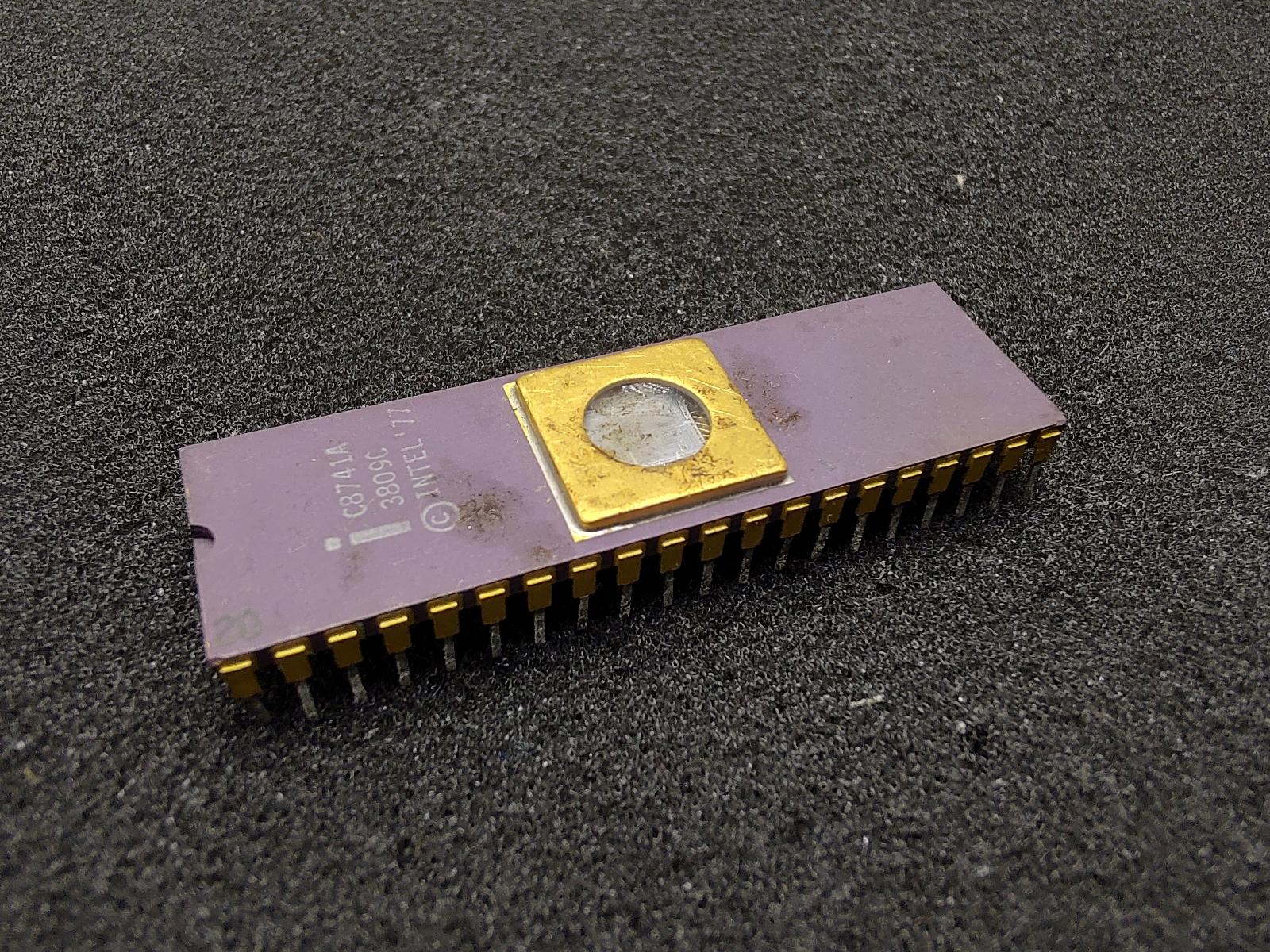 Integrovaný obvod Intel C8741A mikrokontrolér - Elektronické součástky