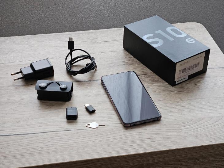 Samsung S10e Black + komplet príslušenstvo - Mobily a smart elektronika