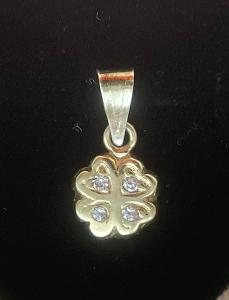 Zlatý valentýnský čtyřlístek ze srdíček s bílými kameny - Au 14 karátů