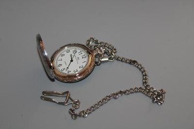 X94. novodobé kapesní hodinky AC collection stříbrná barva 