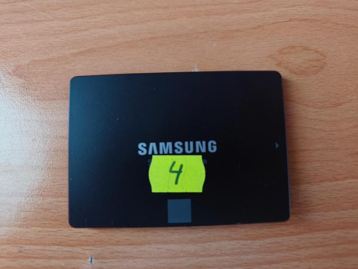 SSD Samsung 870 EVO 250GB (3) - Počítače a hry