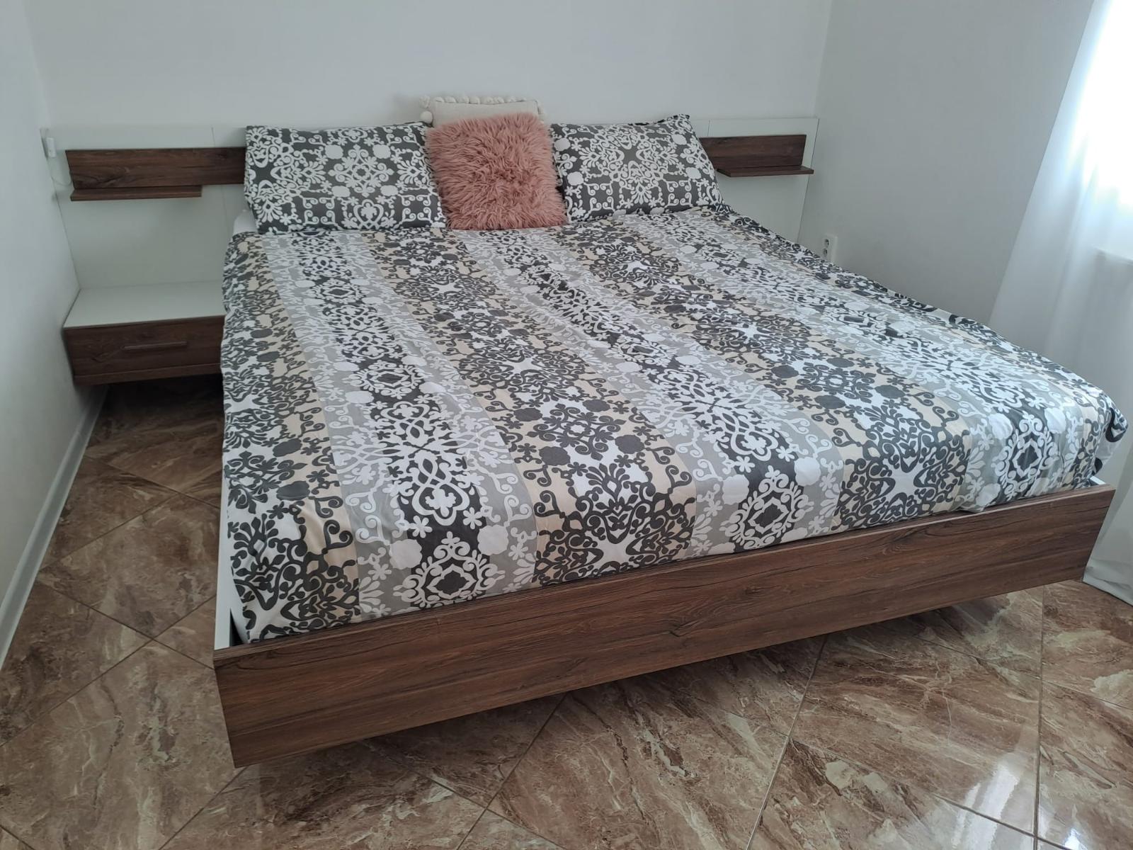 Manželská postel - Ložnice